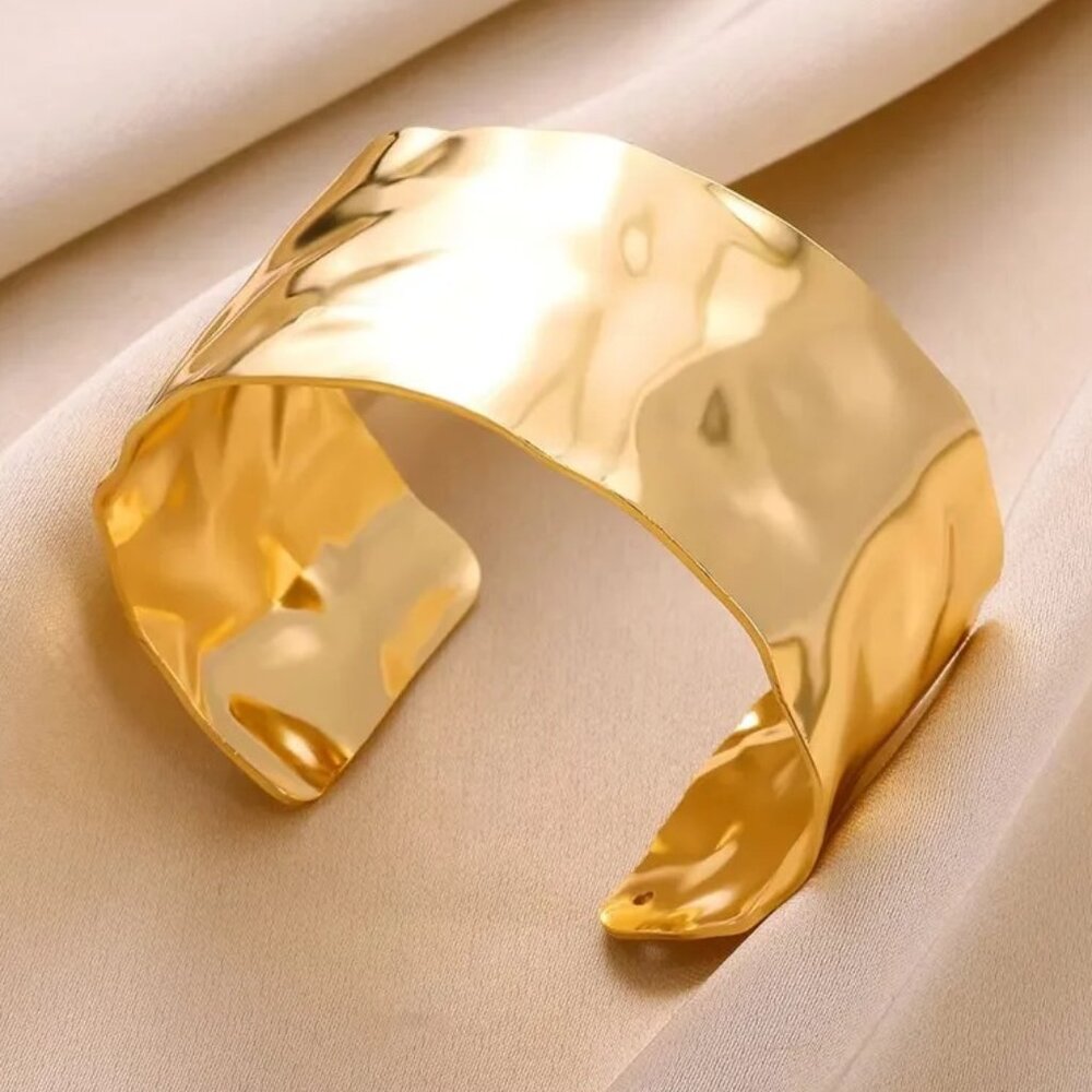 NEW ! REAL GOLD PLATED  CUFF BRACELET BRAND NEW  NEVER WORN NWOT